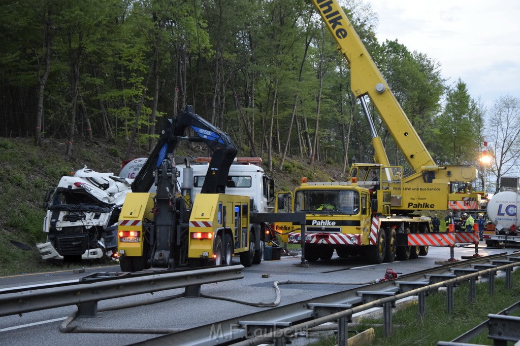 VU Gefahrgut LKW umgestuerzt A 4 Rich Koeln Hoehe AS Gummersbach P515.JPG - Miklos Laubert